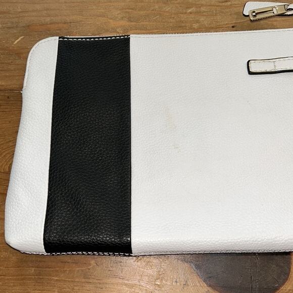 Isaac Mizrahi whit with black stripe clutch - Picture 3 of 13